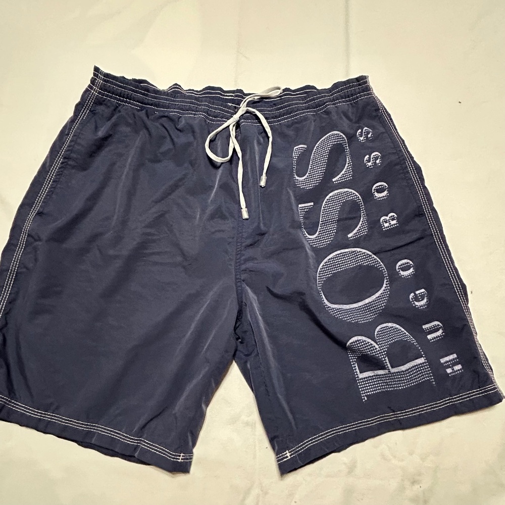 Hugo Boss men's size L fully lined swim trunks
